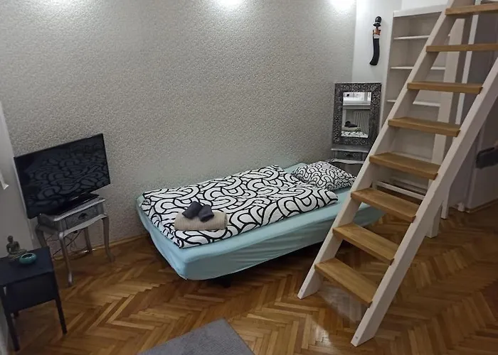 Unique Apartment Near Charles Bridge